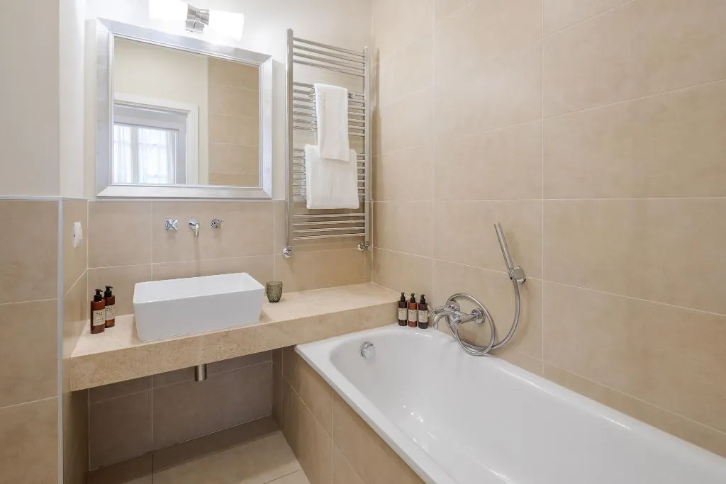 SUITE QUEEN SIZE BED Room, Donna Camilla Savelli - VRetreats, Rome