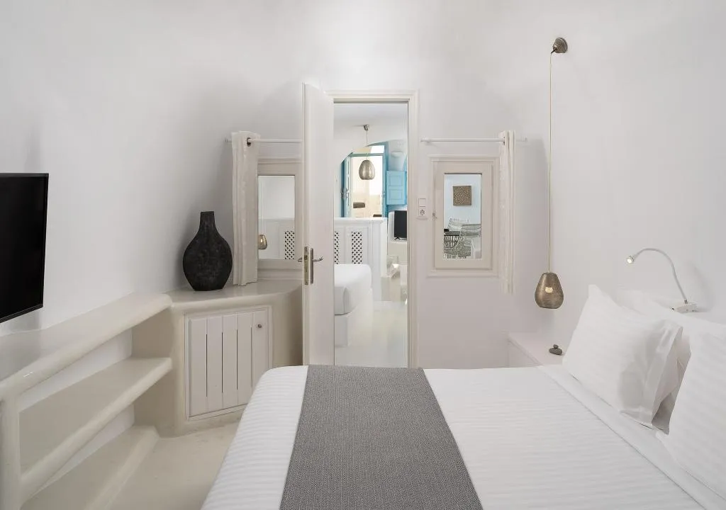 VILLA GRAND Room, Infinity Suites & Dana Villas, Santorini