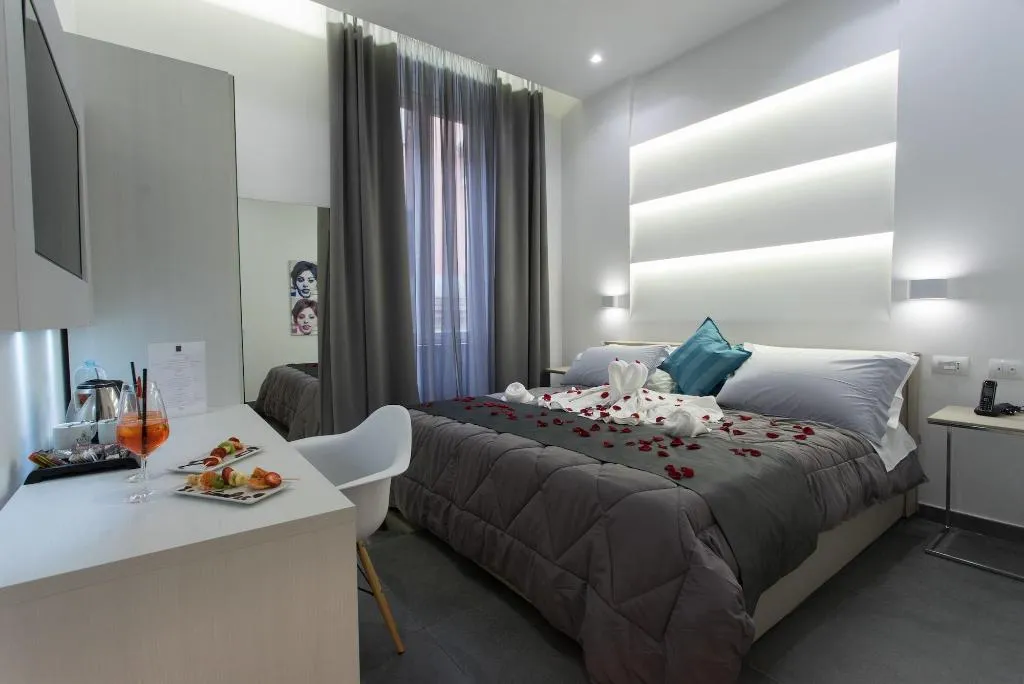 Room, Twice Naples, Naples