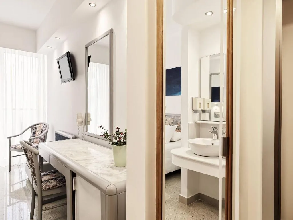 Room, Esperia, Rhodes
