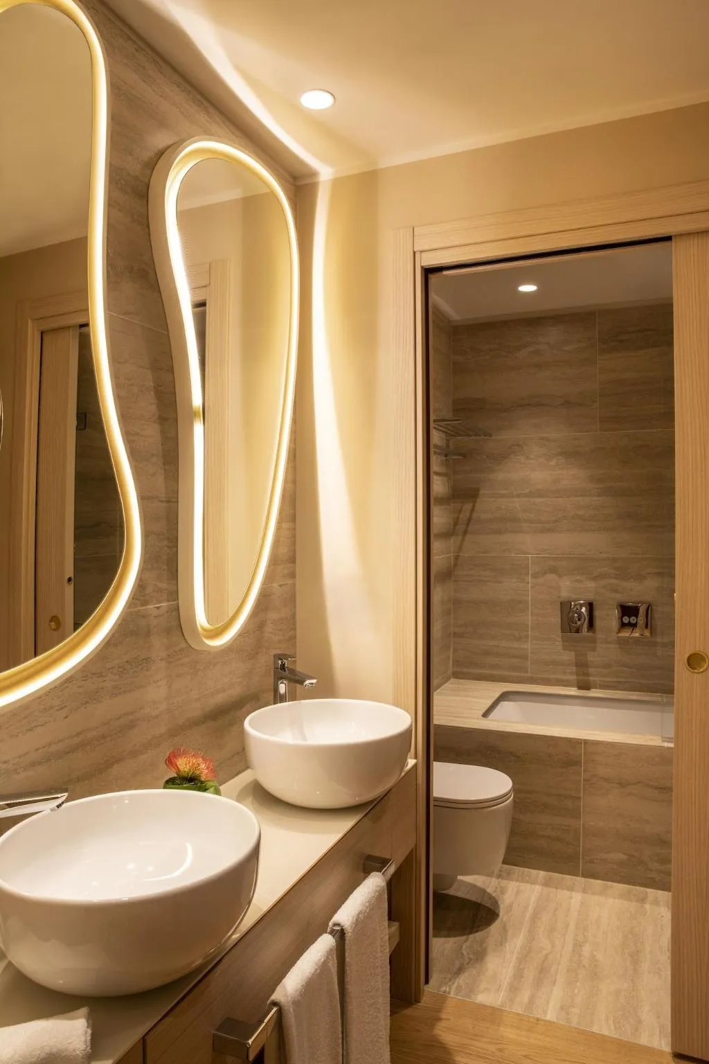 APARTMENT KING SIZE BED Room, Rosa Grand Milano - Starhotels Collezione, Milan