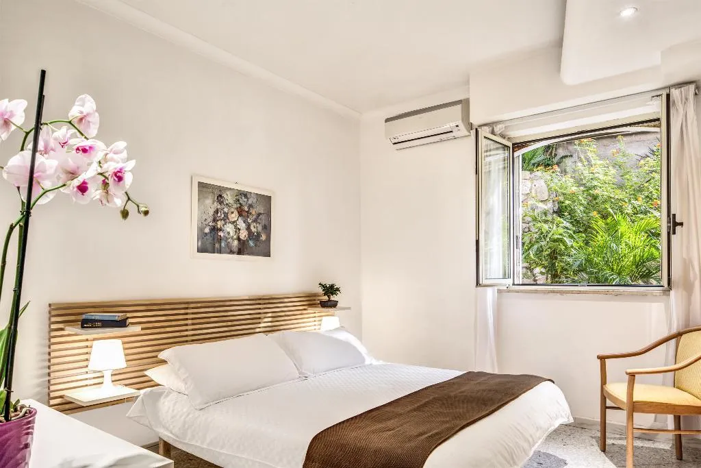 APARTMENT THREE BEDROOMS TWO BATHROOMS Room, Gocce Di Capri  Residence, Naples
