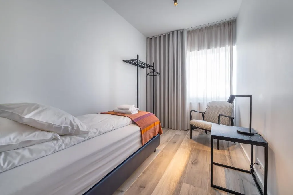 APARTMENT DELUXE TWO BEDROOM Room, Hlemmur Suites, Reykjavik
