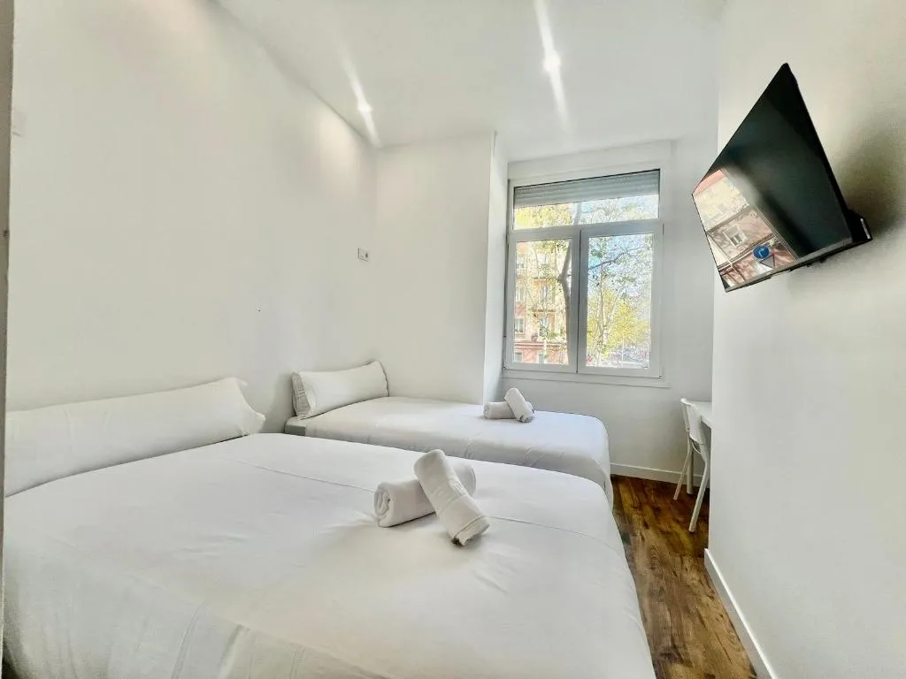 TWIN TWO BEDS Room, Hostal Bernabeu, Madrid