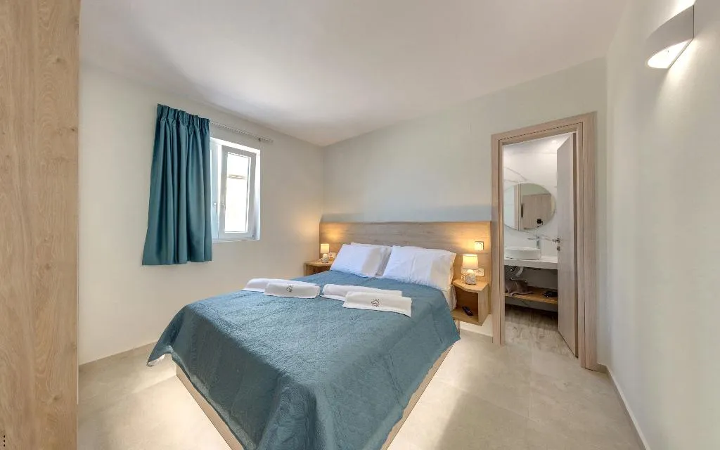 SUITE THREE BEDROOMS TWO BATHROOMS Room, Spiros-Soula Family Hotel & Thematic Suites, Crete