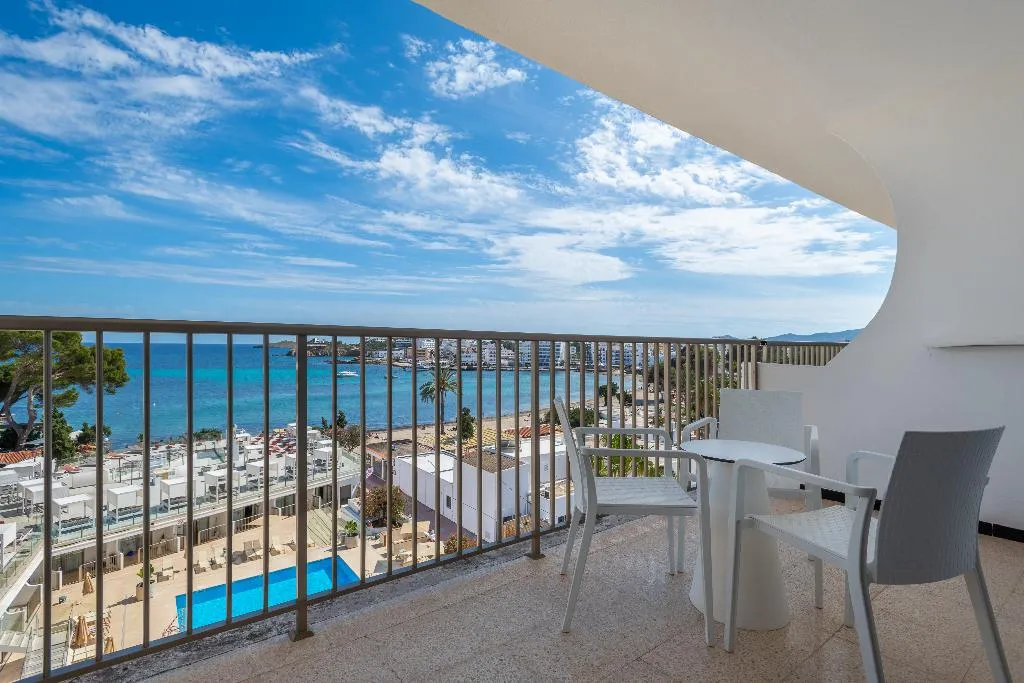 SUITE CAPACITY 5 Room, Leonardo Royal & Suites hotel Ibiza Santa Eulalia, Ibiza