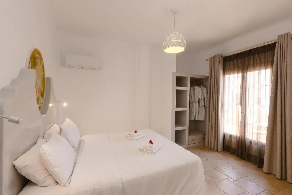 APARTMENT DELUXE Room, Polydefkis Hotel, Santorini