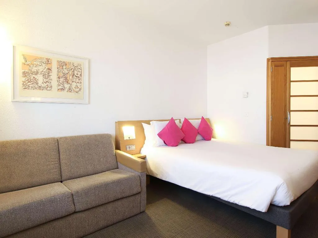 SINGLE SUPERIOR Room, Novotel Tunis, Tunisia