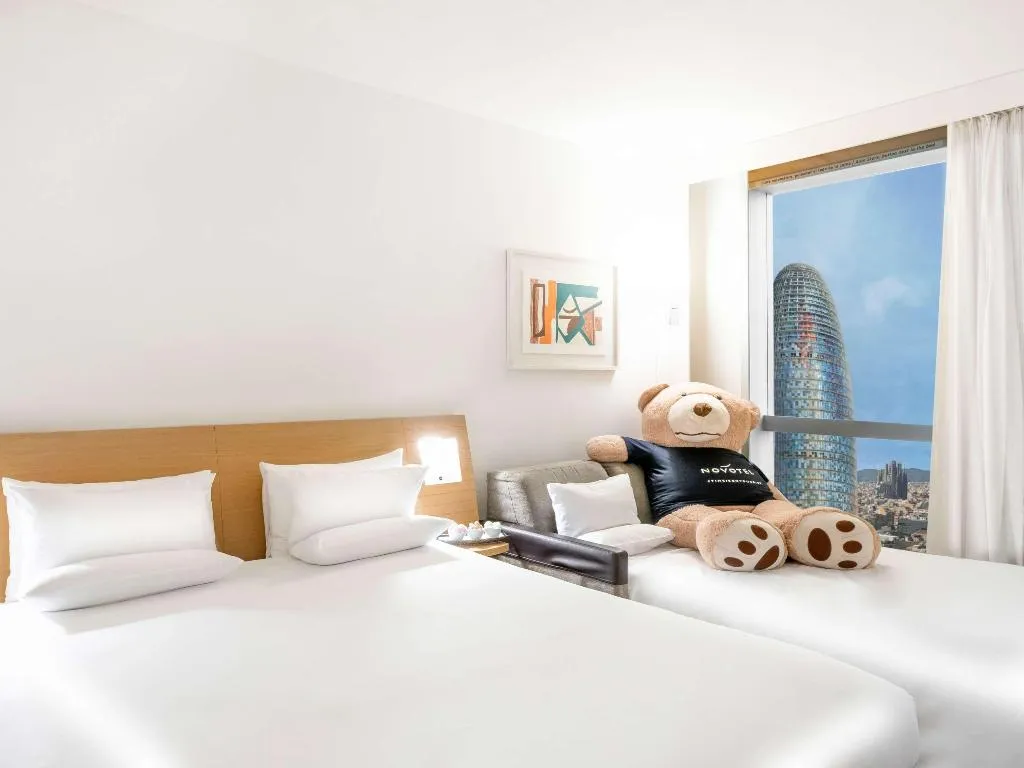 DOUBLE SUPERIOR QUEEN BED Room, Novotel Barcelona City, Barcelona