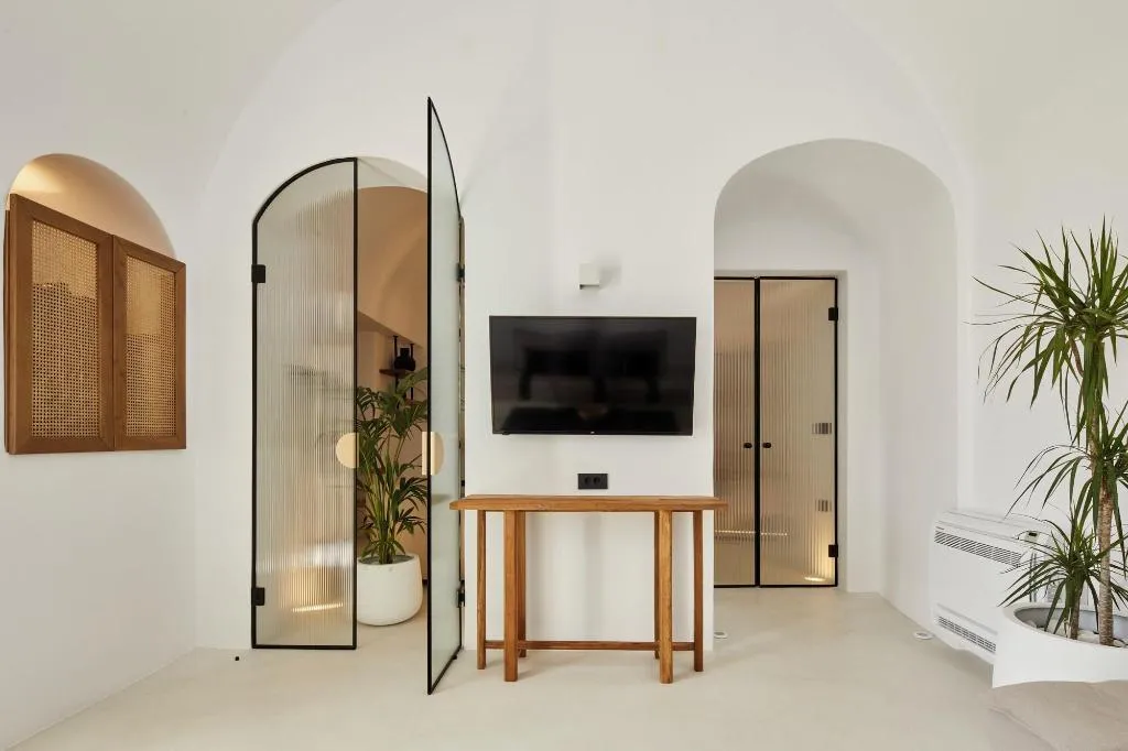 Room, You And Me Suites, Santorini