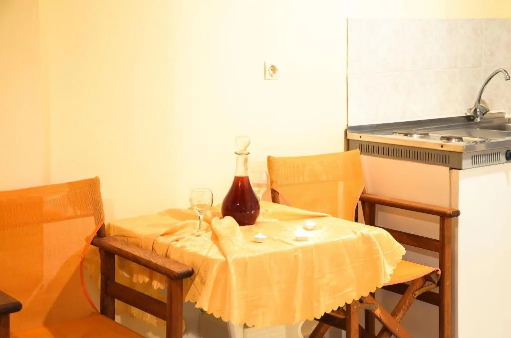 Room, Artemis Room, Zante