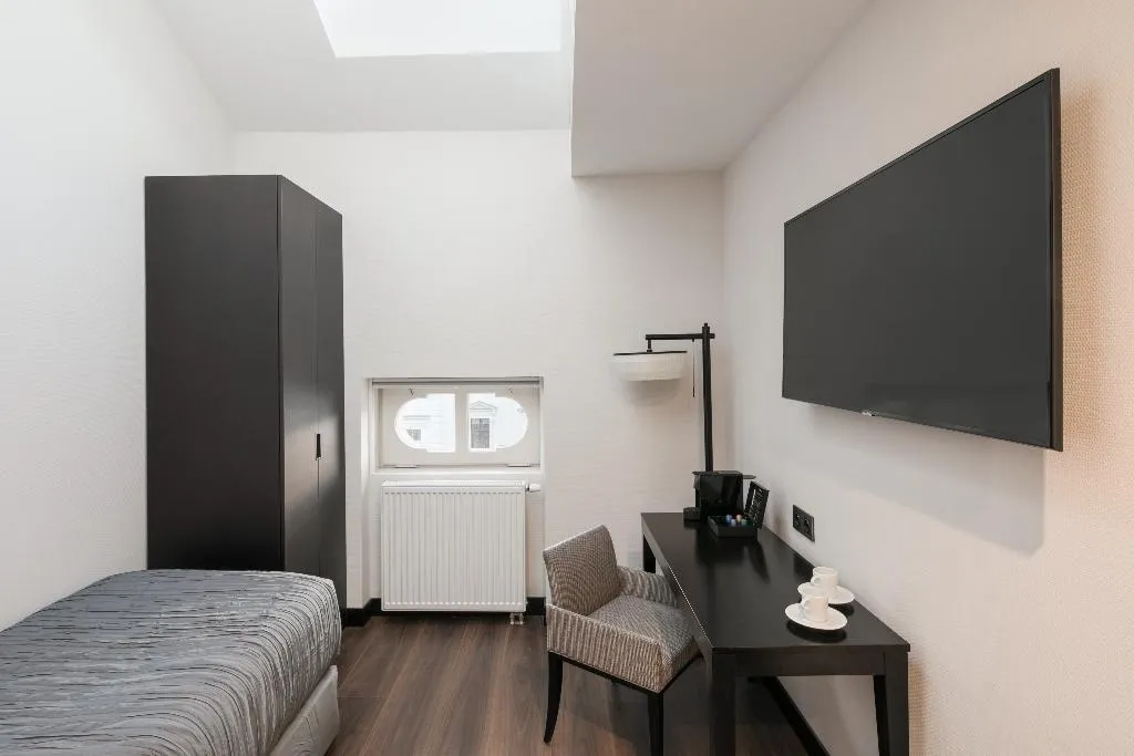 SINGLE STANDARD Room, Quentin Prague Hotel, Prague
