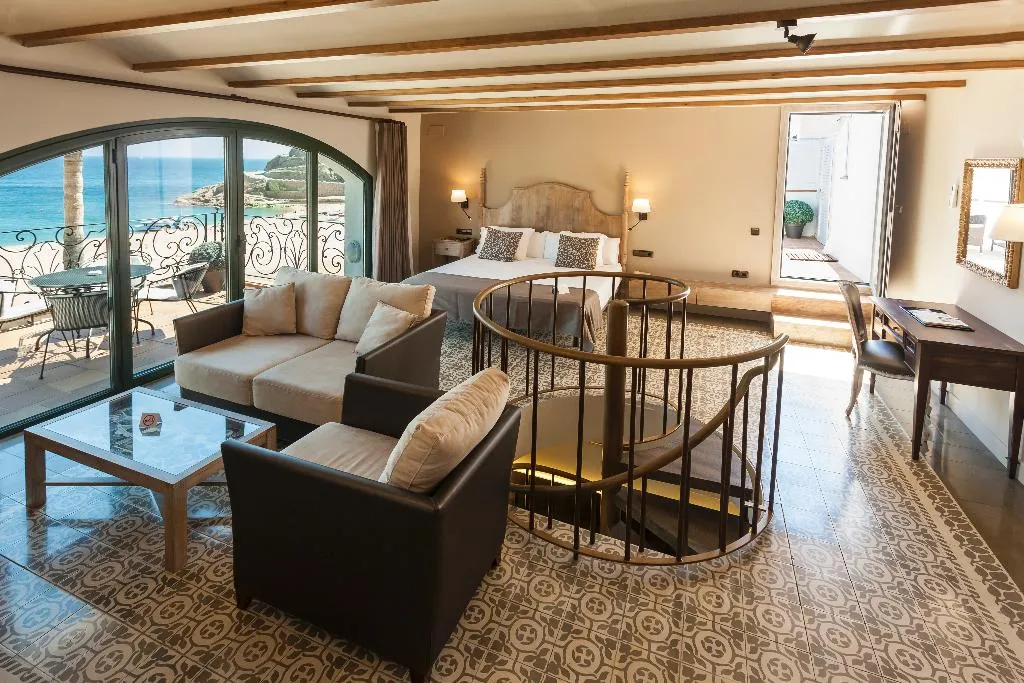 Room, Diana, Costa Brava