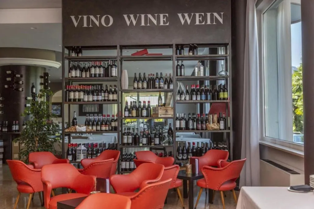 Bar, Della Torre, Milan
