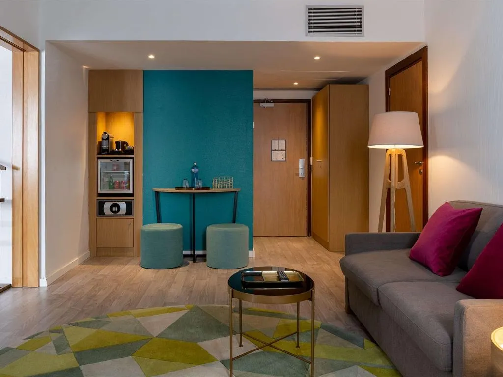 SUITE KING SIZE BED Room, Novotel Barcelona Cornella, Barcelona