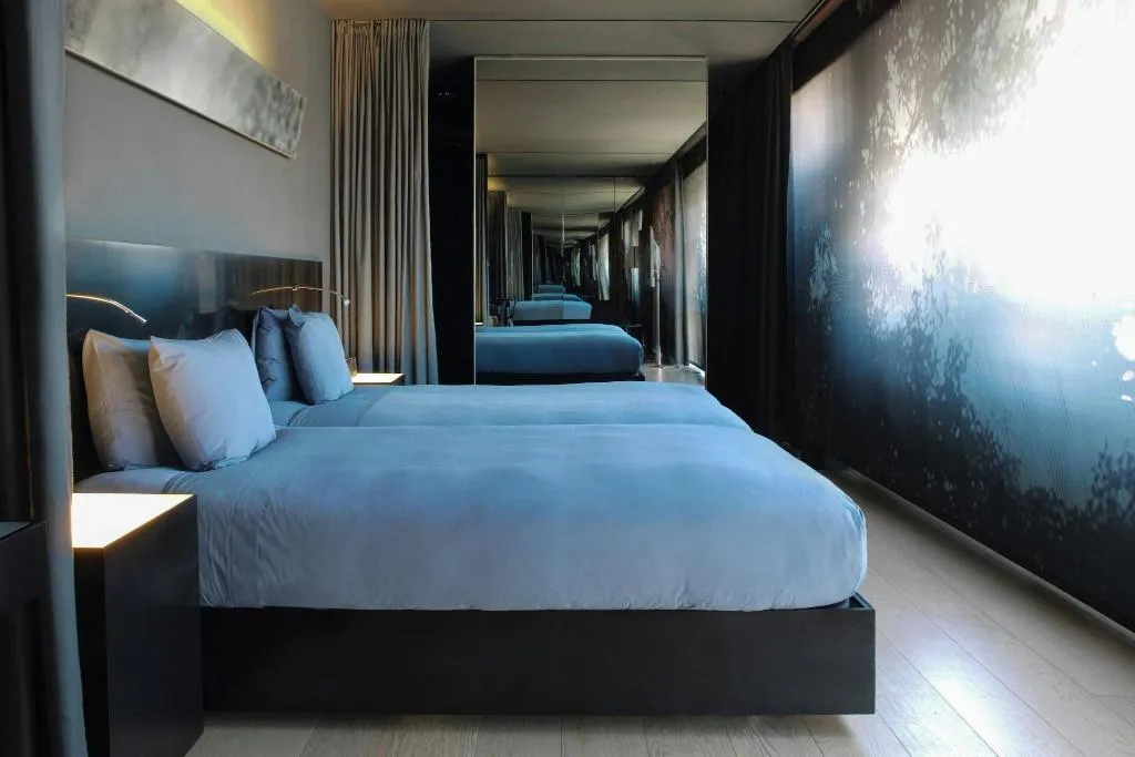 JUNIOR SUITE CITY VIEW TWO BEDS Room, Renaissance Barcelona Fira, Barcelona