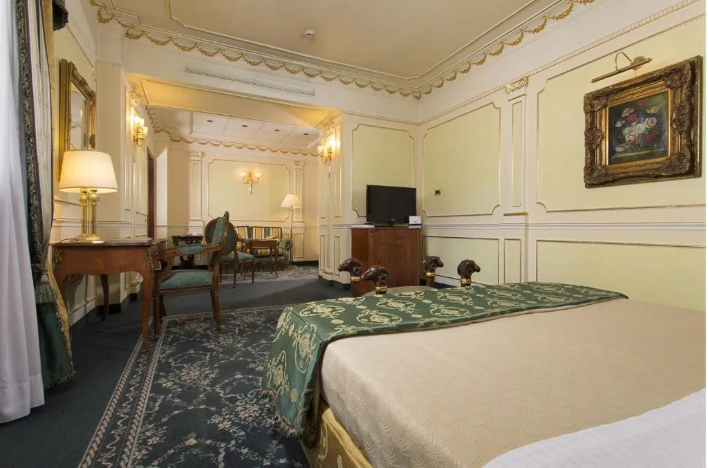 JUNIOR SUITE STANDARD Room, Grand Hotel Vanvitelli, Naples