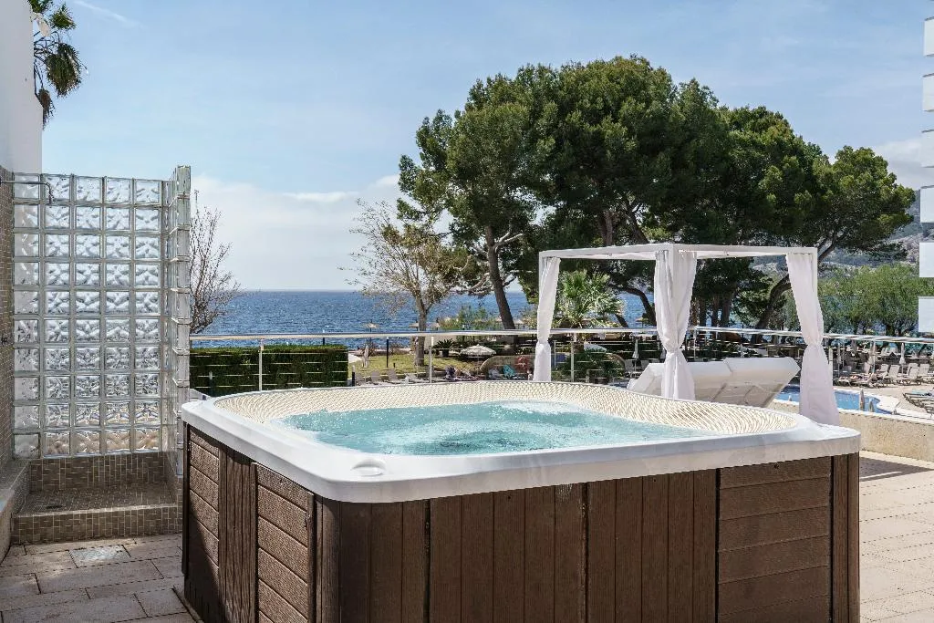 Pool, Alua Gran Camp de Mar Hotel, Majorca