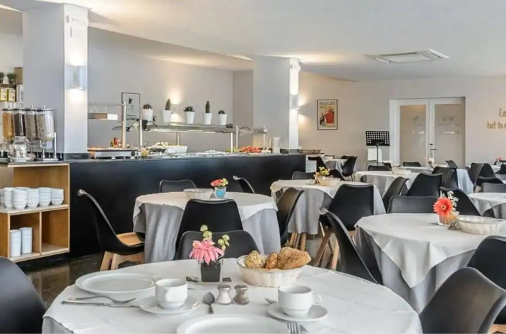 Restaurant, Hotel Cenit & Apts. Sol y Viento, Ibiza