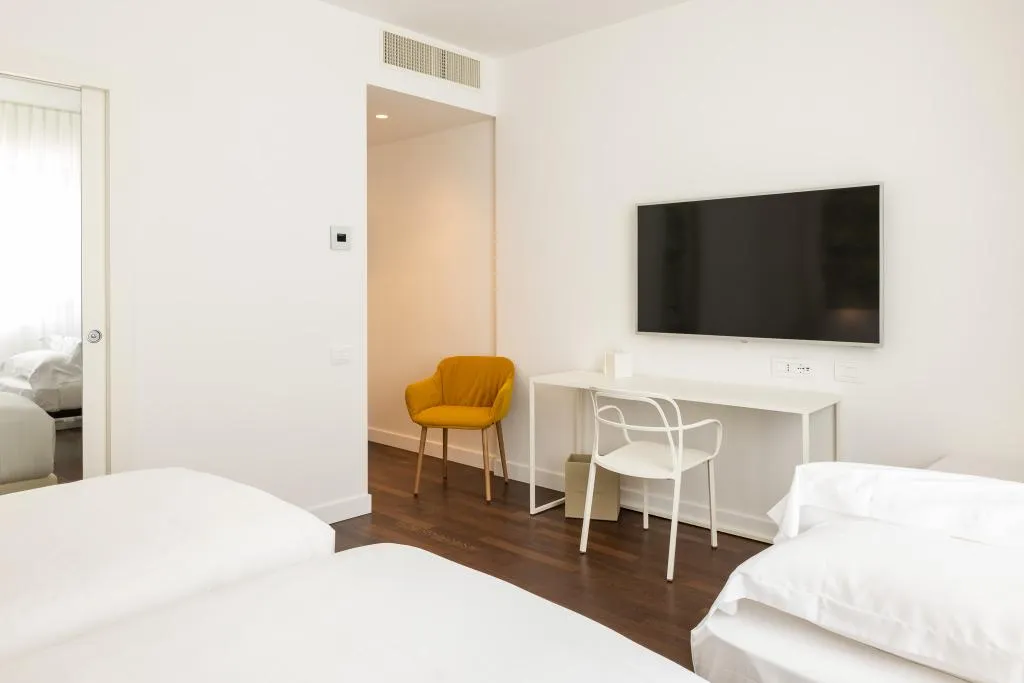 TRIPLE SUPERIOR Room, Hotel Morfeo Milano, Milan