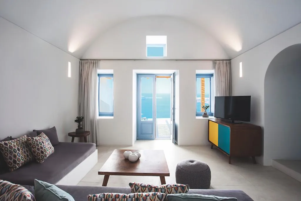 SUITE WITH PRIVATE POOL Room, Remezzo Villas, Santorini