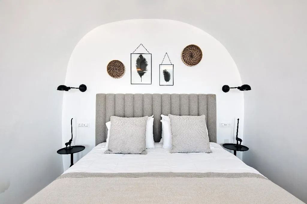 SUITE WITH JACUZZI Room, Petit Palace, Santorini