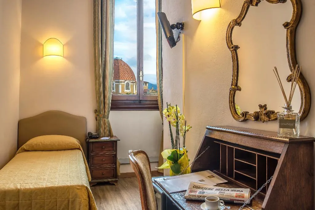 SINGLE STANDARD Room, Paris, Florence