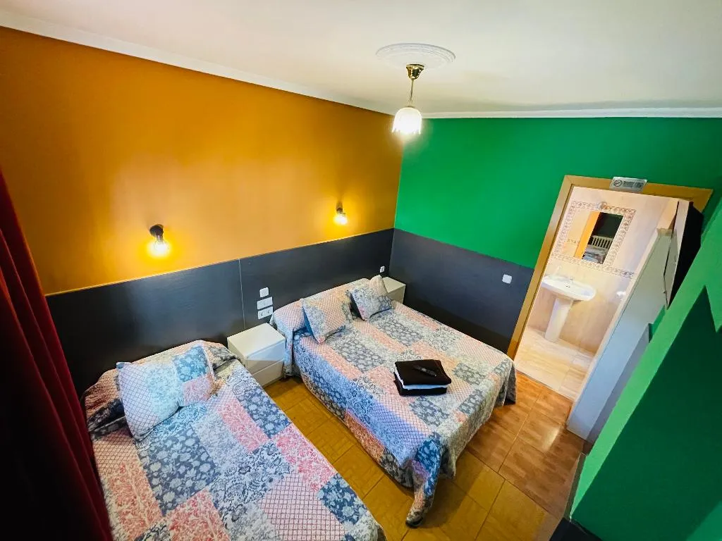TRIPLE STANDARD Room, Hostal Numancia, Madrid
