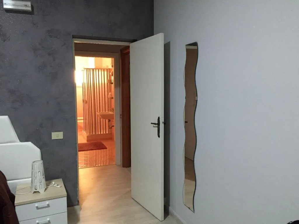 Room, B&B Sirentum, Naples