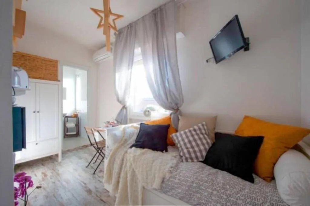 SINGLE STANDARD Room, Letto E Latte, Naples