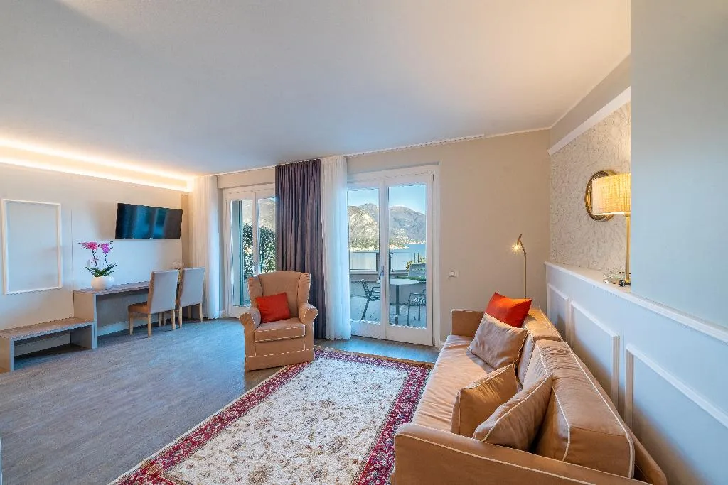 SUITE SUPERIOR LAKE VIEW Room, Hotel Borgo Le Terrazze, Milan