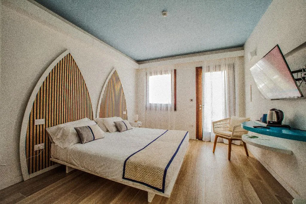 FAMILY ROOM TWO BEDROOMS TWO BATHROOMS Room, New Barcavela Hotel, Cagliari