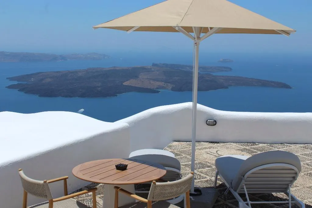TWIN WITH DOUBLE BED Room, Cocoon Suites, Santorini