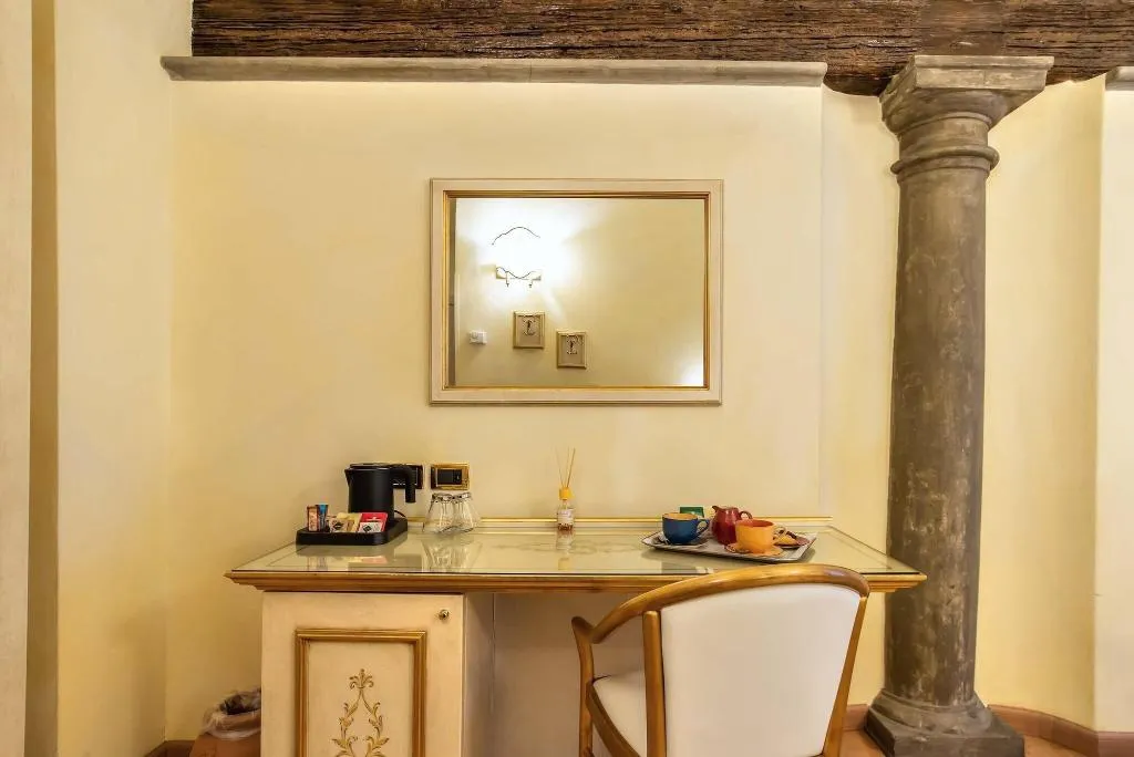 TWIN STANDARD Room, Alba Palace, Florence