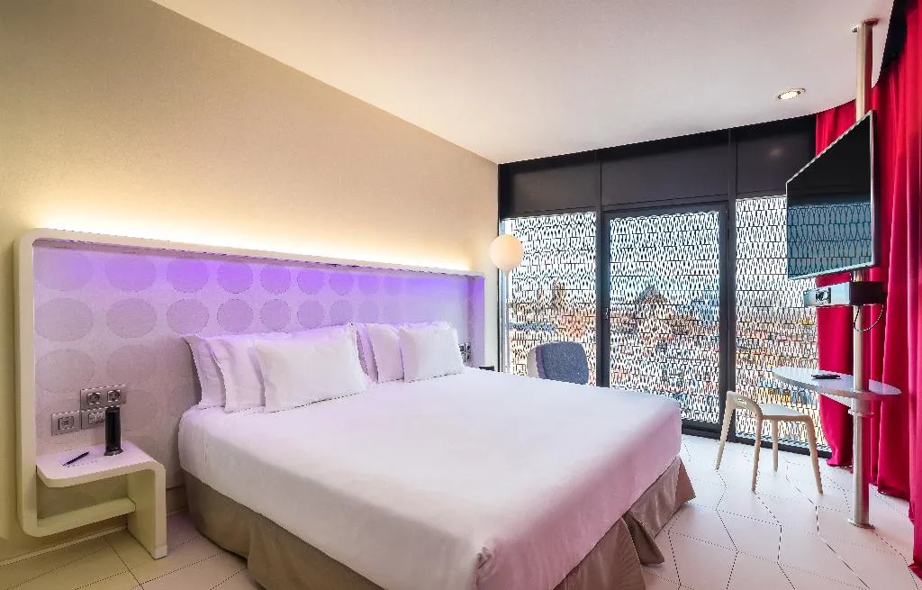 Room DELUXE CITY VIEW Room, Barcelo Raval, Barcelona