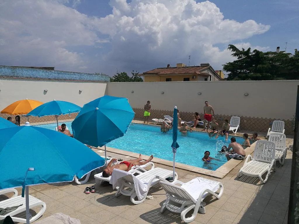 Pool, Garden inn, Naples