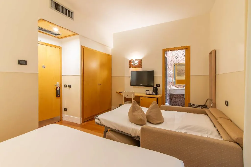 TRIPLE STANDARD Room, Hotel Aphrodite, Rome