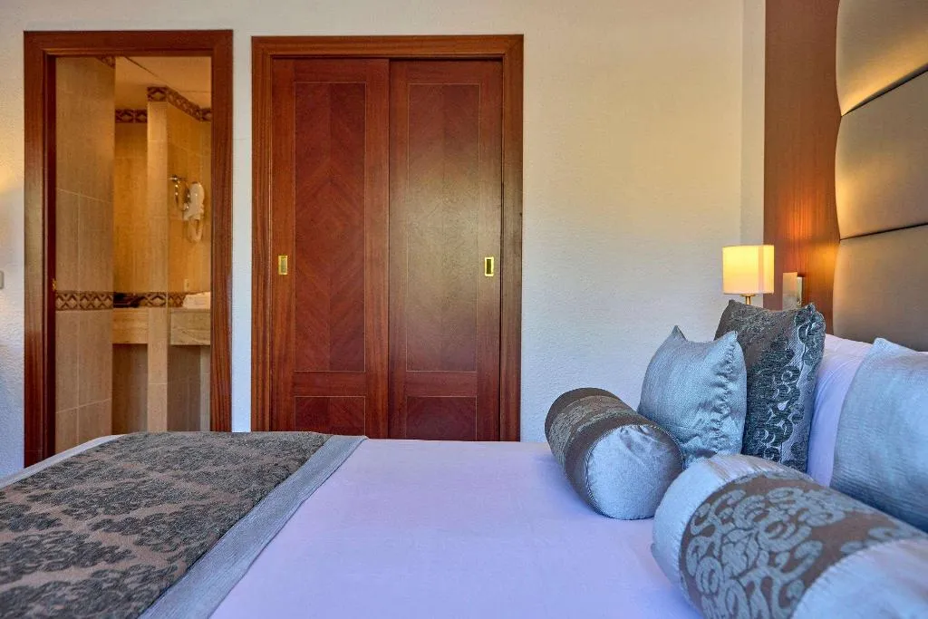 Room, Zafiro Rey Don Jaime, Majorca