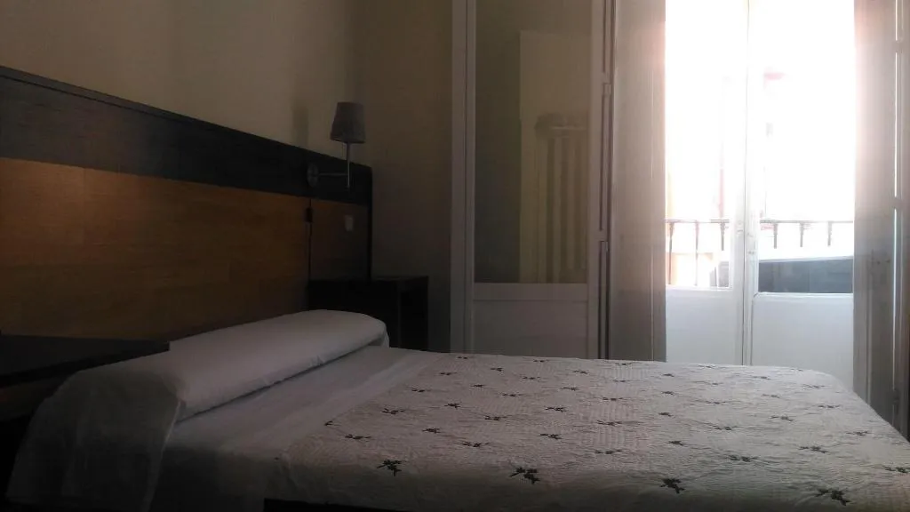 Room, Hostal Alaska, Madrid
