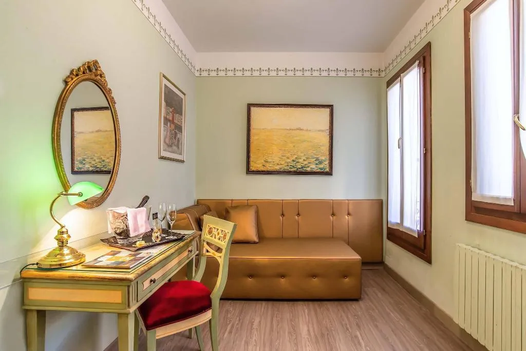 JUNIOR SUITE QUEEN SIZE BED Room, La Fenice et des Artistes, Venice