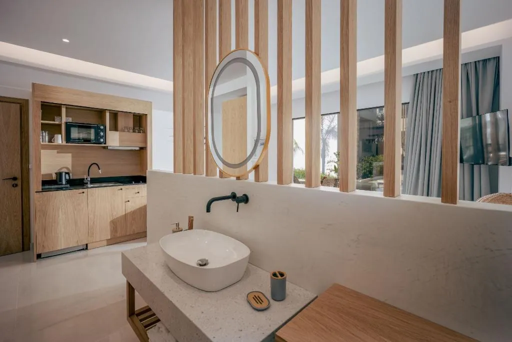 SUITE DELUXE OCEAN VIEW ONE BEDROOM Room, Galazio beach resort, Crete