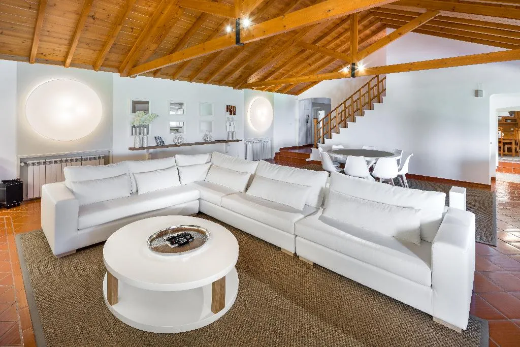 VILLA FOUR BEDROOMS Room, Shantivillas, Algarve