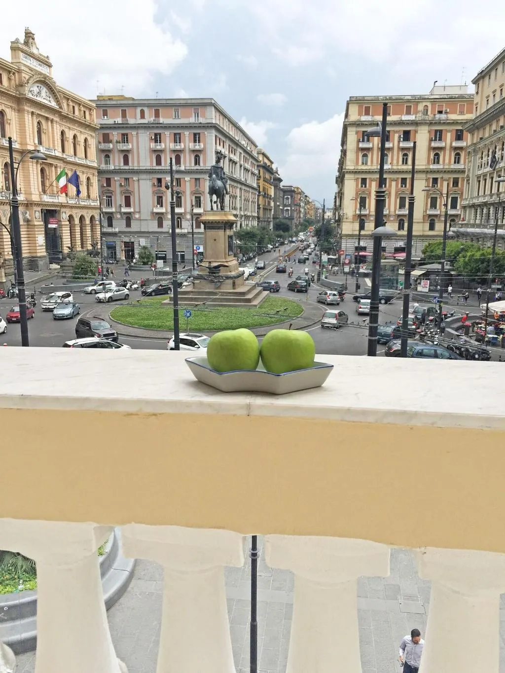 Room, Piazza Bovio 22, Naples