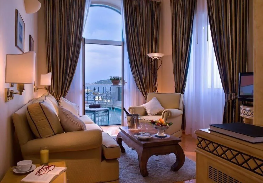 SUITE LUXURY SEA VIEW Room, Miramare e Castello, Naples