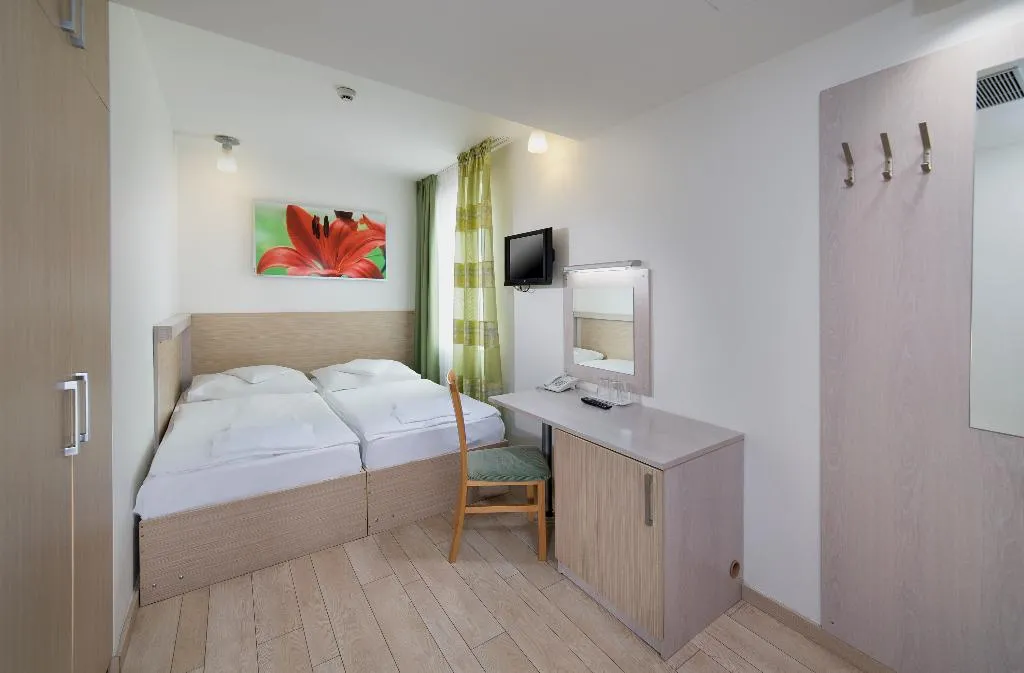 DOUBLE STANDARD Room, Ankora, Prague