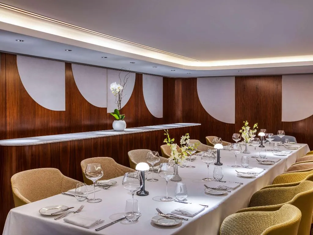 Restaurant, Queen Elizabeth 2, Dubai