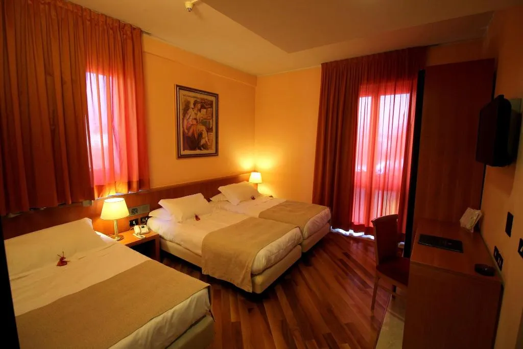 Room, Santa Barbara, Milan