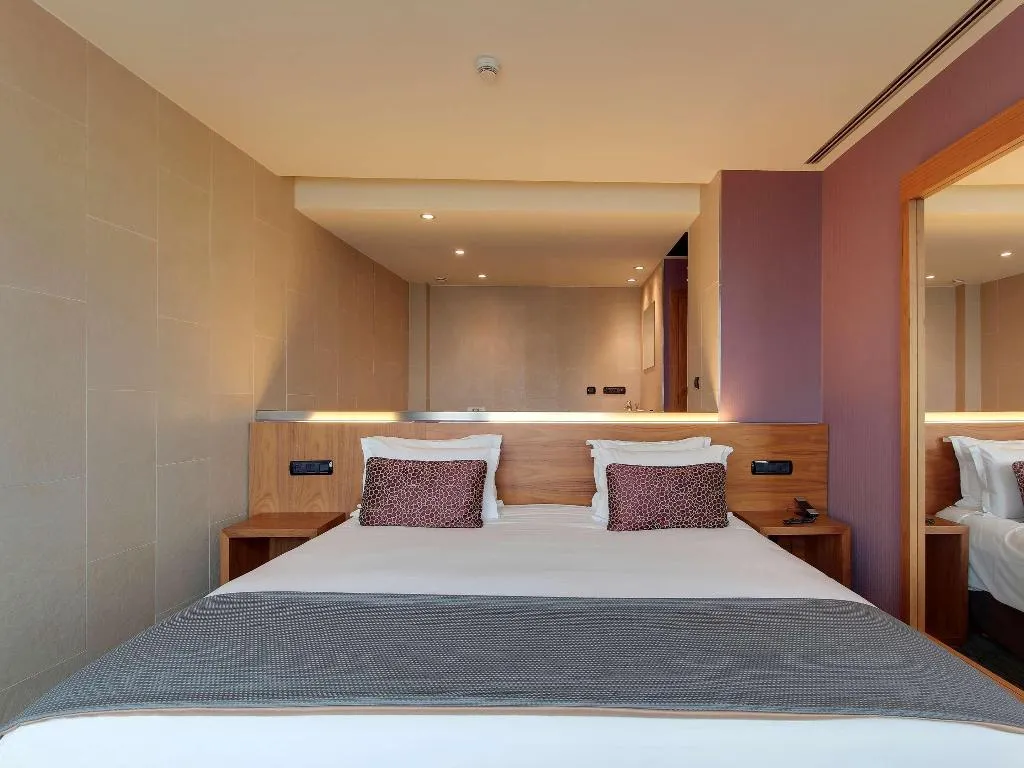 Room, Badalona Tower, Barcelona