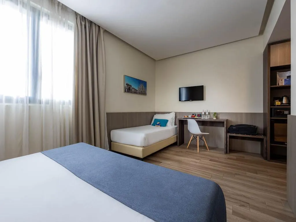 TRIPLE SUPERIOR Room, iH Hotels Milano St. John, Milan