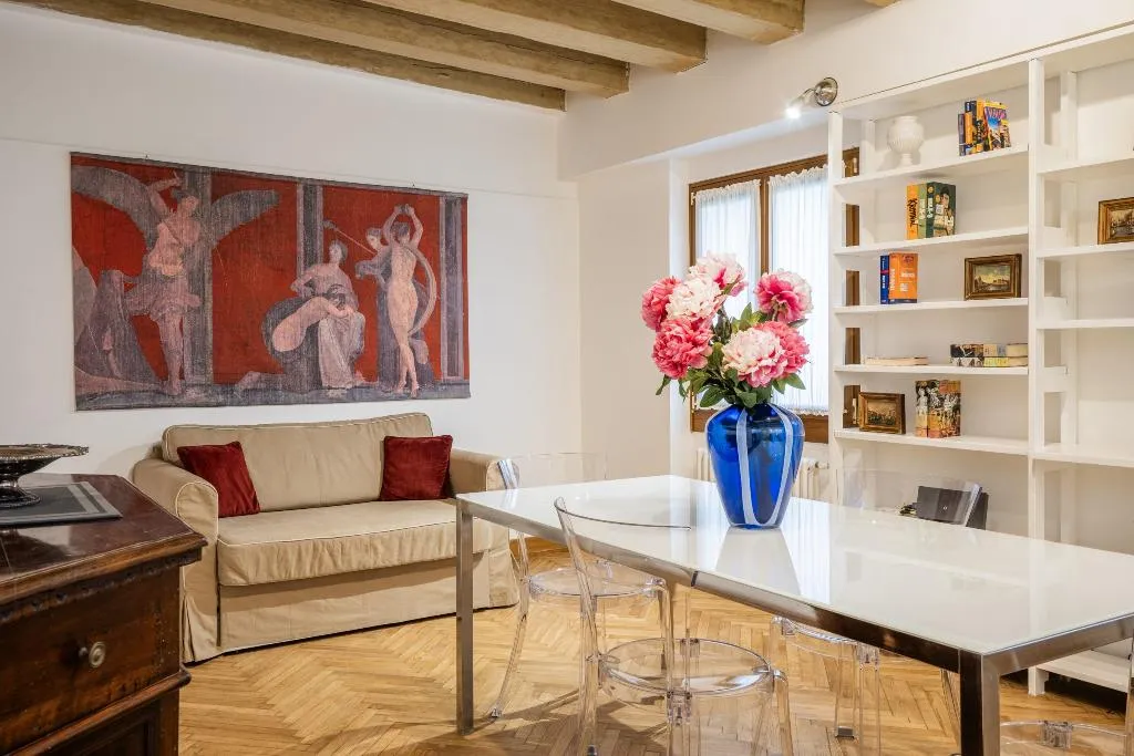 APARTMENT ONE BEDROOM TWO BATHROOMS Room, Palazzo Paruta, Venice